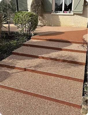 pose de moquette de pierre pour l'allée d'une maison à Estancarbon près de Saint-Gaudens en Haute-Garonne 31