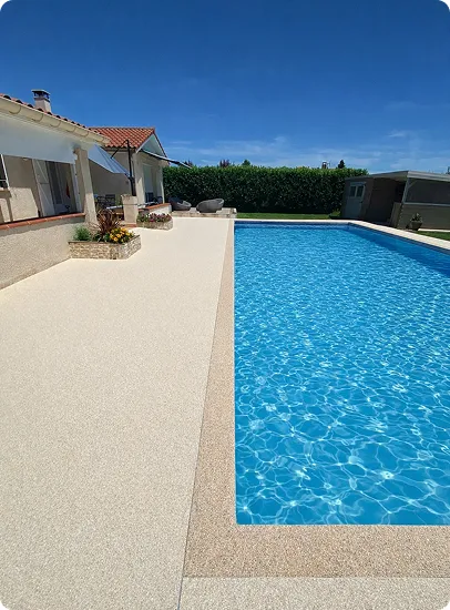 moquette de pierre beige pour contour de piscine à Estancarbon près de Saint-Gaudens en Haute-Garonne 31