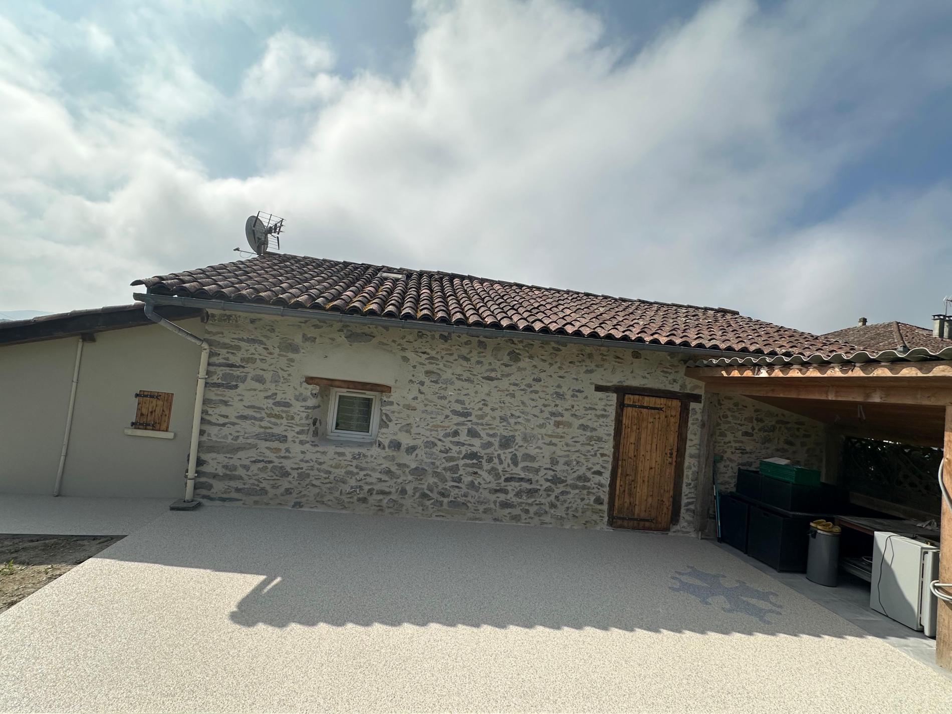 Réalisation de terrasses en moquette de pierre / moquette de marbre