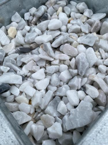 Graviers décoratifs concassés blanc/gris 12/16